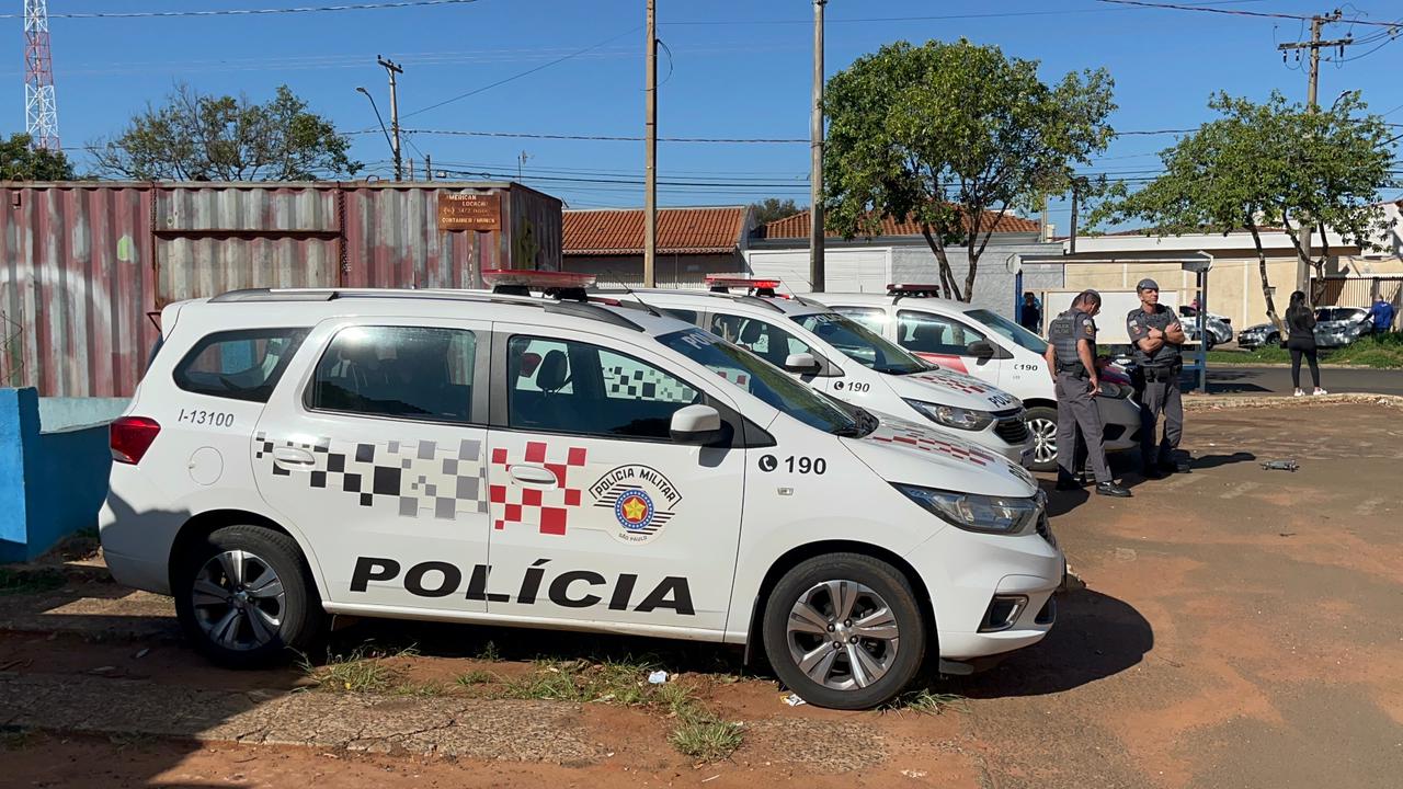 Foto 2 de 5 — Operação Matricial: Helicóptero Águia apoia ação com 50 policiais no Residencial dos Oitis, em Araraquara